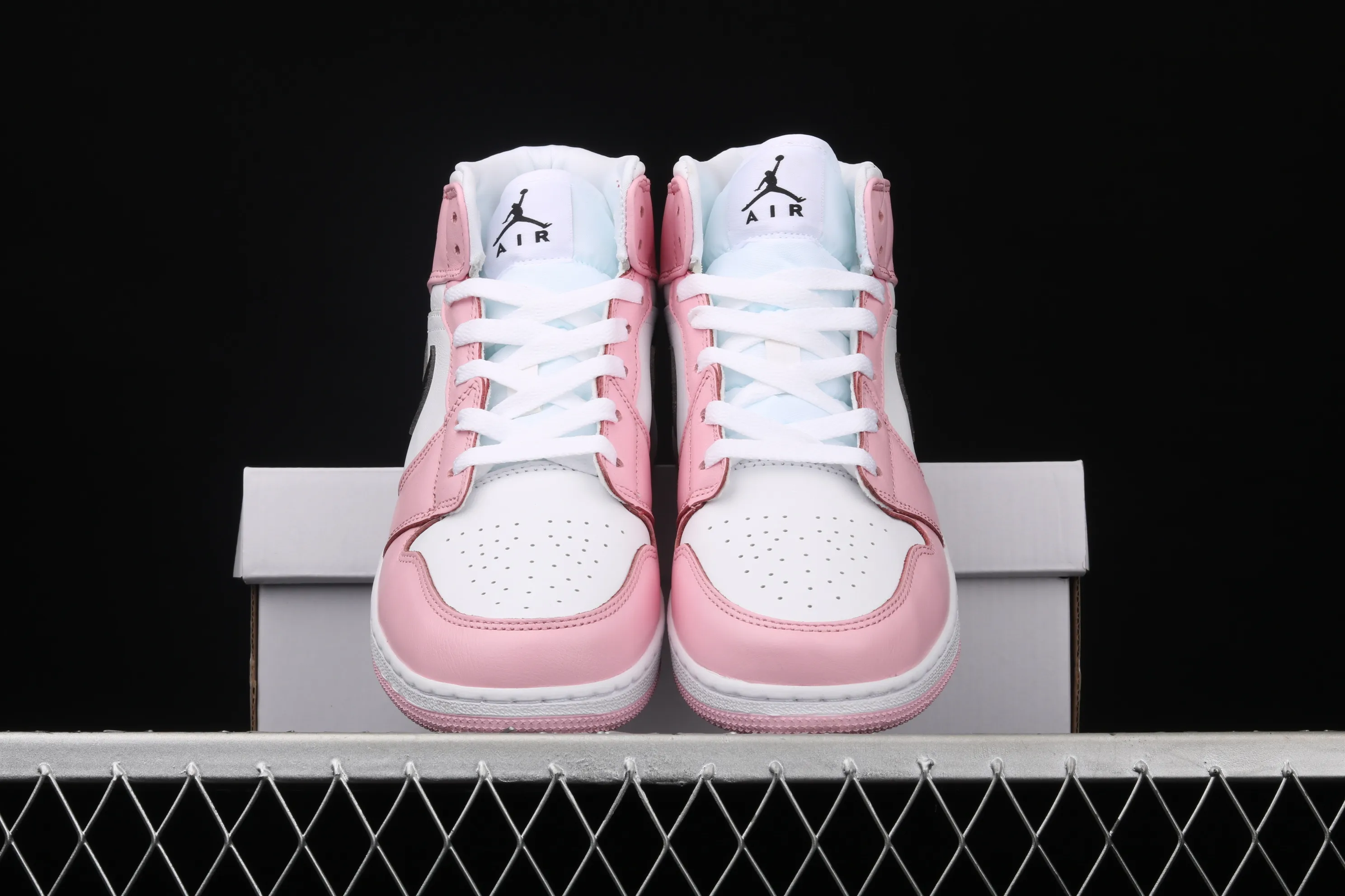 All categories Air Jordan Jordan series basketball shoes Air Jordan 1 Mid Air Jordan 1 Mid SE AJ1 Joe 1 white pink black hook Zhongbang basketball shoes BQ6472-500